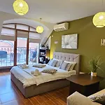 Fotiadis - Old Town Cosy Retreat! 아파트