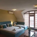 Fotiadis - Old Town Cosy Retreat! 아파트