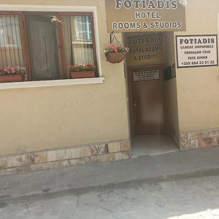 Fotiadis Boutique Rоомs&studios Апартаменты *
